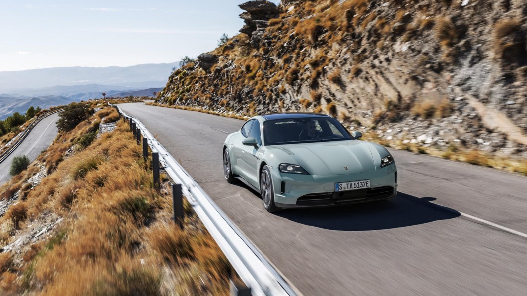 Обзор Porsche Taycan First Drive 2025 года: как звучат 938 л.с.?