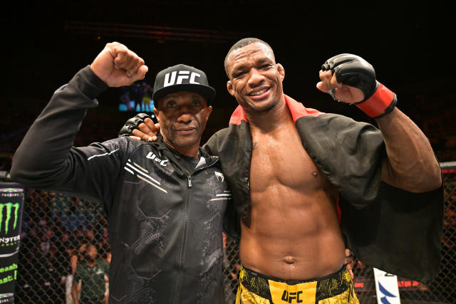 UFC прошлой ночью: Джейлтон Алмейда побеждает Деррика Льюиса и другие результаты турнира Fight Night в Сан-Паулу
