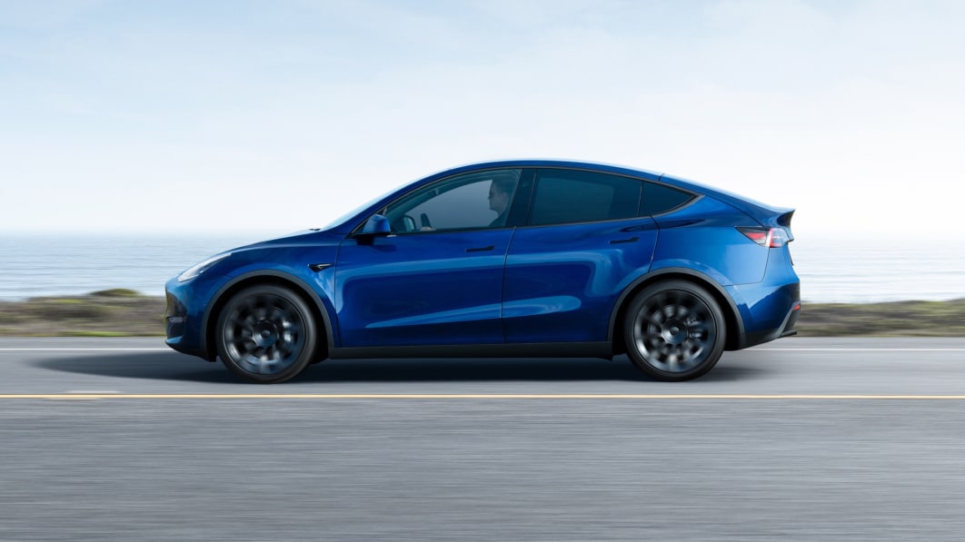 Tesla дарит совместимым автомобилям один месяц бесплатной технологии «Полное самостоятельное вождение»