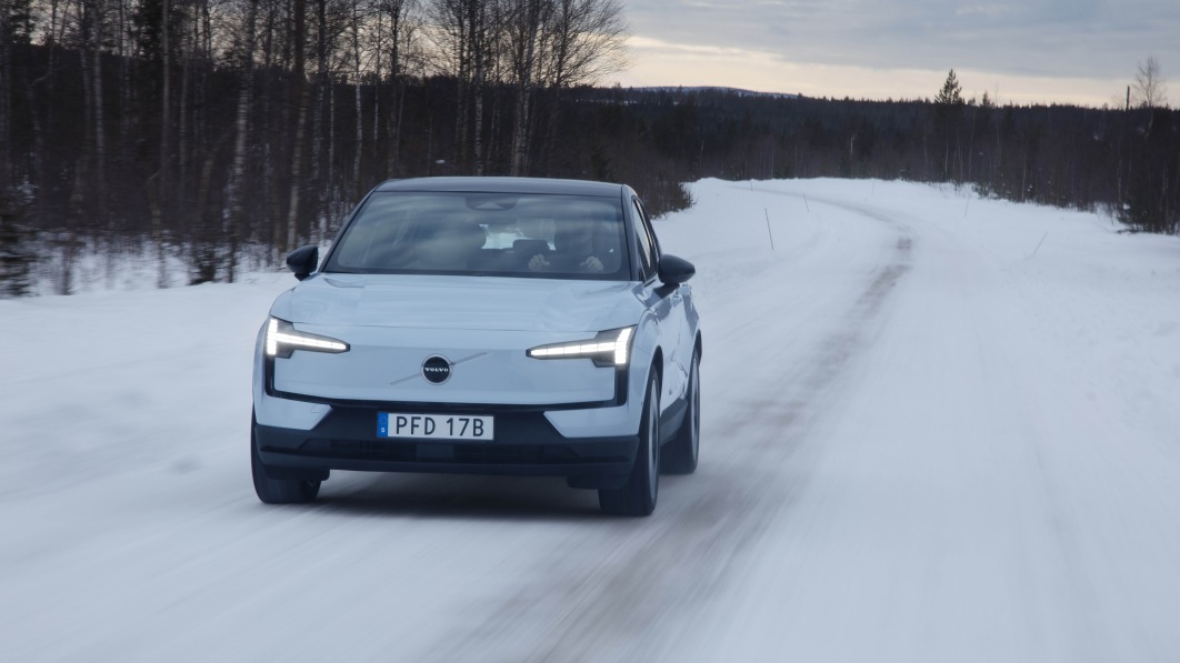 Volvo EX30 Ice Drive 2025 года: скользим по Швеции на очаровательном новом электромобиле Volvo